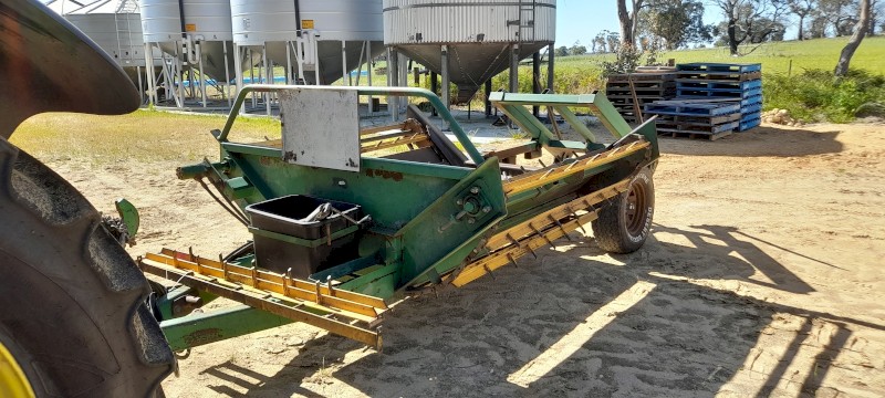 Elsworth Engineering Hydraulic Twin Bale Feeder