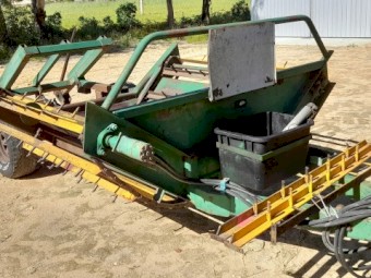 Elsworth Engineering Hydraulic Twin Bale Feeder