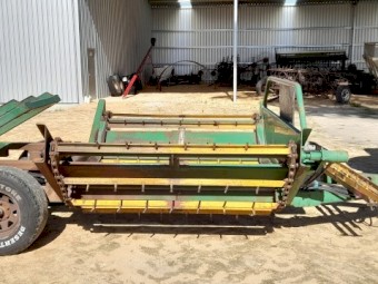 Elsworth Engineering Hydraulic Twin Bale Feeder