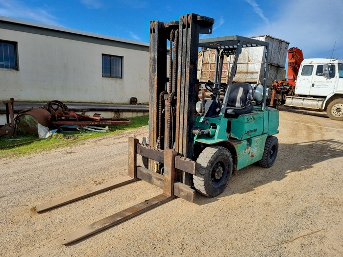 Mitsubishi FG30 Forklift Farm Tender