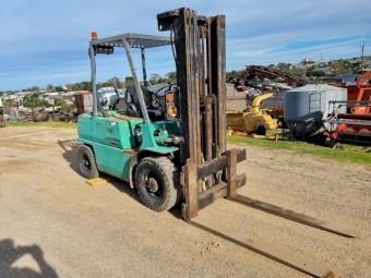 Mitsubishi FG30 Forklift