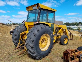 Chamberlain 4080 Tractor with Front End Loader