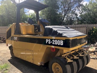Caterpillar PS200B Multi - wheel roller