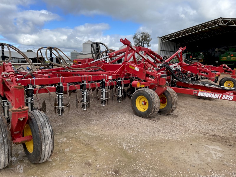 2019 Bourgault 3320QDA Bar