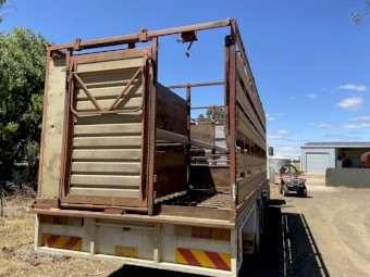 2000 Isuzu FVM 1400 Truck