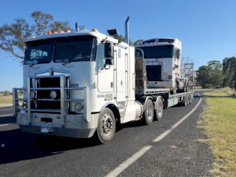Kenworth K100 E with Haulmark Drop Deck Trailer
