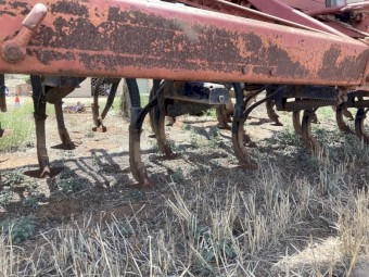 International 511 28 row Combine