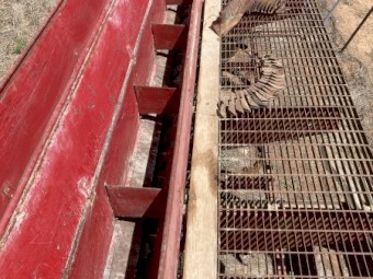 International 511 28 row Combine