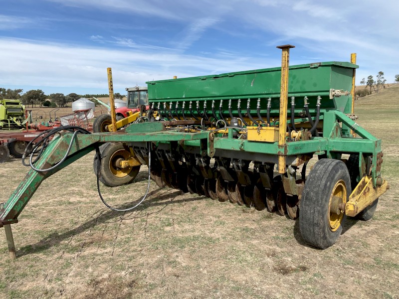 Rock-hoppa disc seeder