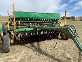 Rock-hoppa disc seeder