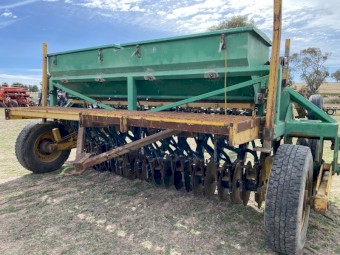 Rock-hoppa disc seeder