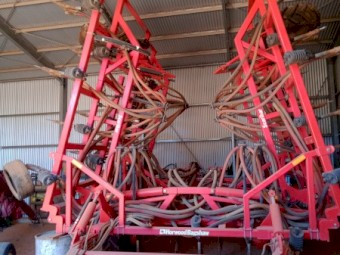 Under Auction - (A245) 2006 Horwood Bagshaw Scaribar and 6000 litre Trailing Cart 