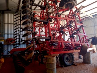 Under Auction - (A245) 2006 Horwood Bagshaw Scaribar and 6000 litre Trailing Cart 