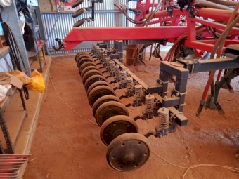 Under Auction - (A245) 2006 Horwood Bagshaw Scaribar and 6000 litre Trailing Cart 