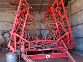 Under Auction - (A245) 2006 Horwood Bagshaw Scaribar and 6000 litre Trailing Cart 