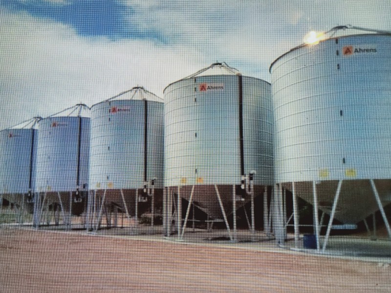 Ahrens 82 ton/103 cubic metre cone bottomed transportable sealed silos