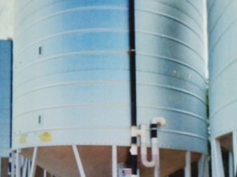 Ahrens 82 ton/103 cubic metre cone bottomed transportable sealed silos