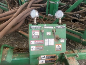 John Deere 1870 Air Hoe Drill