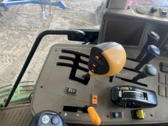 2016 John Deere 6140M Tractor Loader