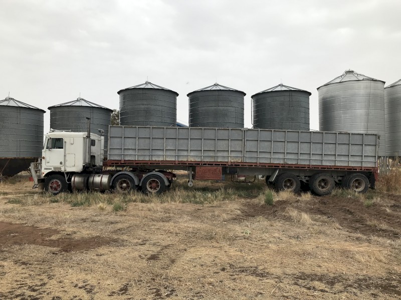 1980 kenworth truck, 40 ft convertible trailer