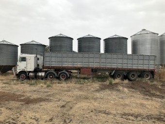 1980 kenworth truck, 40 ft convertible trailer