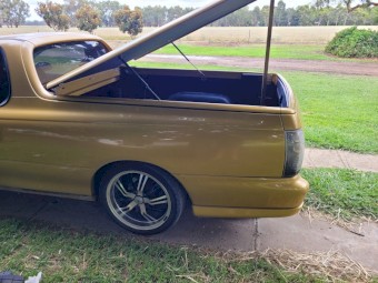 2002 VU Holden ute