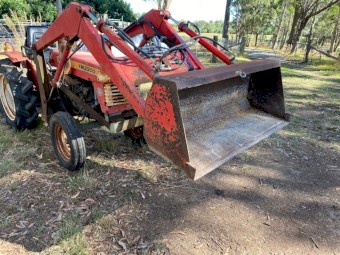 1977 Yanmar 2000 20 hp Tractor w/slasher and FEL