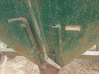 Towable grain feeder 