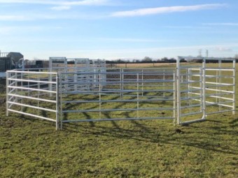 Mobile Cattle System, Crush Gate AND Sliding gate