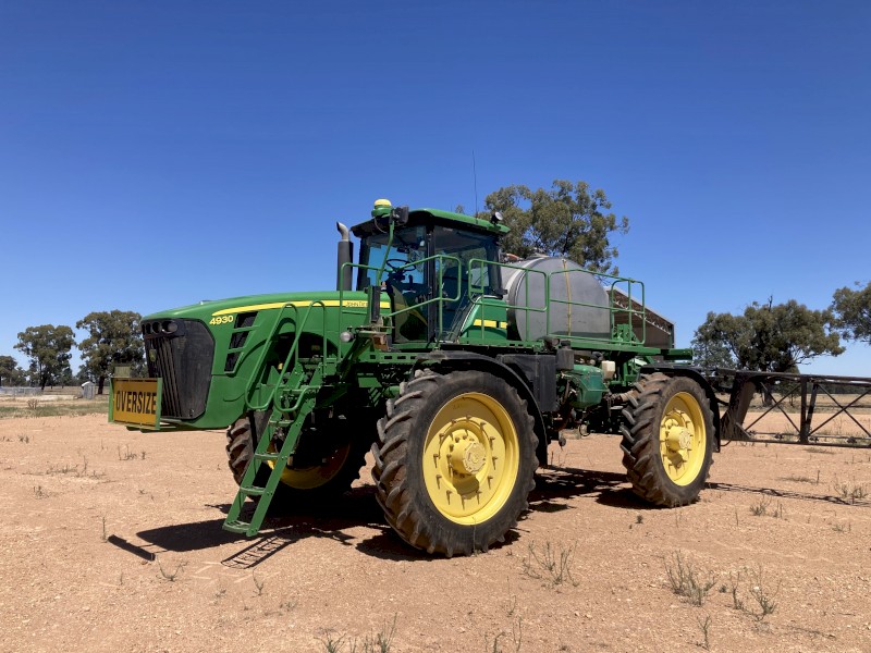 John Deere 4930 Sprayer