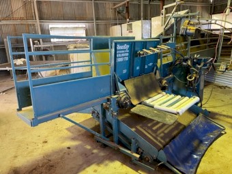 Used 2009 Peak Hill ShearEzy air operated Upright Shearing Platform - NIL GST in price