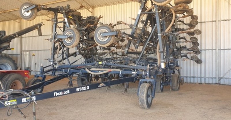 Flexicoil 50ft ST820 Airseeder Bar with 10,500L 2850 Air Cart