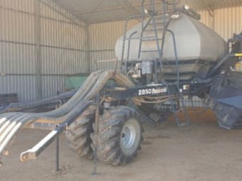 Flexicoil 50ft ST820 Airseeder Bar with 10,500L 2850 Air Cart