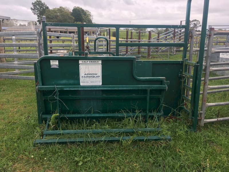 Cattle Cradle (Near new)