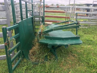 Cattle Cradle (Near new)