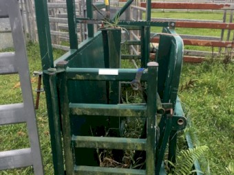 Cattle Cradle (Near new)