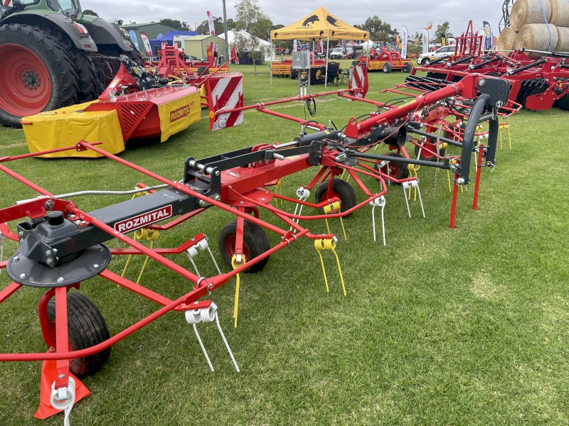 New Rožmitál 3PL Tedder Rake