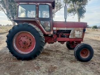 International 766 tractor 
