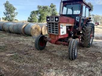 International 766 tractor 