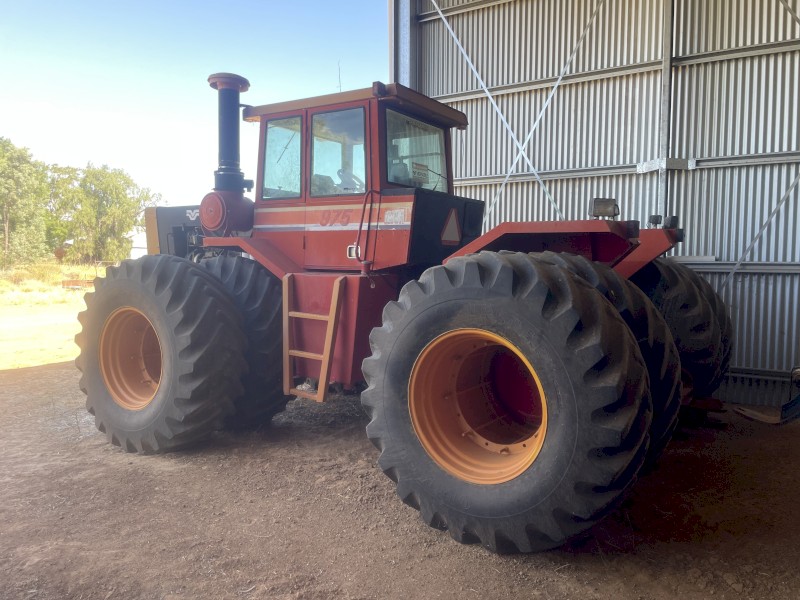 1984 Versatile 975 Tractor