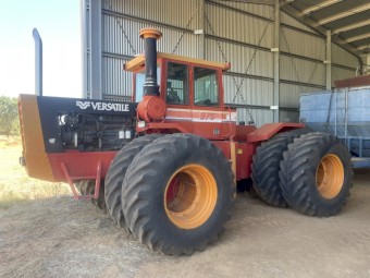 1984 Versatile 975 Tractor