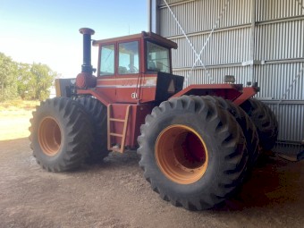 1984 Versatile 975 Tractor