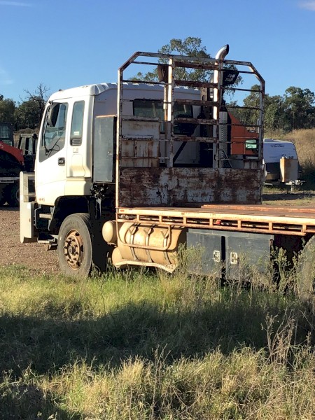 2000 Model Isuzu Giga 425