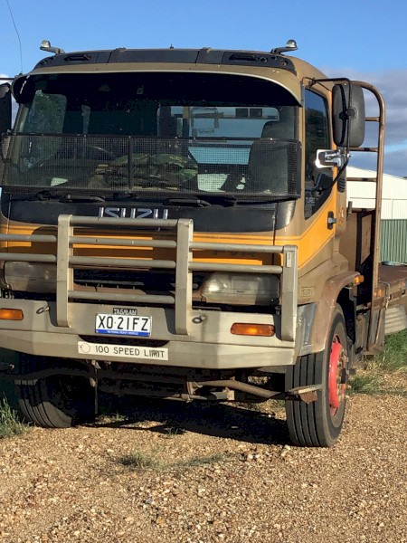 1999 Isuzu 950 Table Top Truck