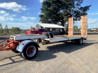 Two axle tag / dog trailer