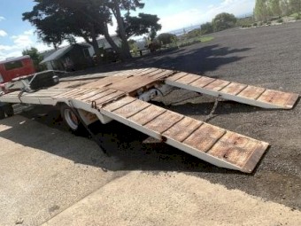 Two axle tag / dog trailer