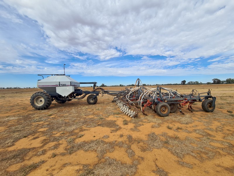 Flexicoil 820 Air Seeder with 1720 Bin