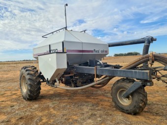 Flexicoil 820 Air Seeder with 1720 Bin