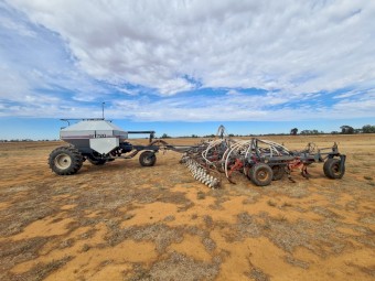 Flexicoil 820 Air Seeder with 1720 Bin | Farm Tender