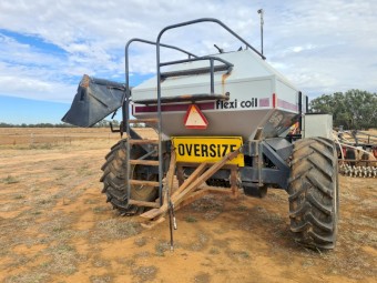 Flexicoil 820 Air Seeder with 1720 Bin
